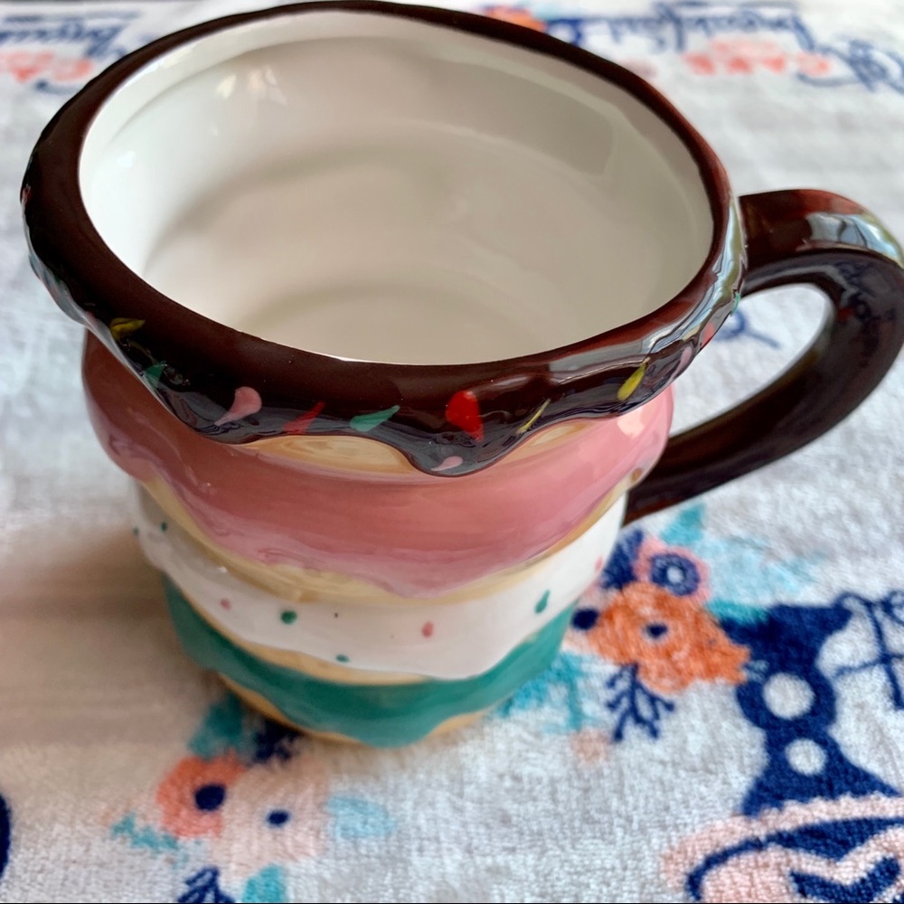 1 LEFT! 🍩 Cute Donut Mug 🍩 - Picture 2 of 3